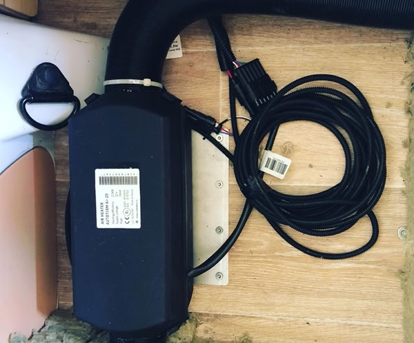 Lignes De Tuyaux Chromées